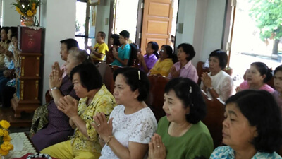 ทำบุญอุทิศส่วนกุศลให้เพื่อนและครูที่วัดศรีทวี ๑ (๑๐ เม.ย. ๒๕๕๘) Make Merit and Dedicate the Merit to Friends and Teachers at Wat Sritawee 1 (Apr 10, 2015)