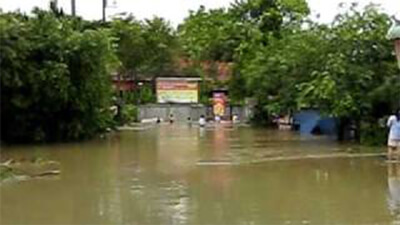 LANNA ลุยน้ำท่วมวัดศรีทวี ๓/๓ (๒ พ.ย. ๒๕๕๓) LANNA: Wade Through the Flood at Wat Sritawee 3/3 (Nov 2, 2000)