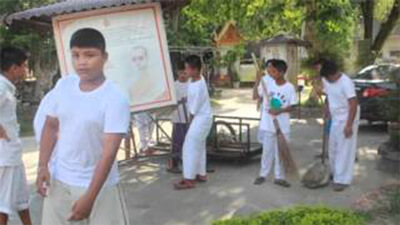วัดศรีทวีขอส่งมอบความสุขให้นักเรียนโรงเรียนกรุงหยันวิทยาคารทุกคน (๒๒ พ.ค. ๒๕๕๕) Wat Sritawee Delivers Happiness to All Students of Krungyan Wittayakarn School (May 22, 2012)