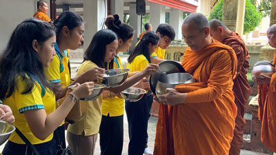 วัดศรีทวี ตักบาตรเสาร์แรกของเดือน (๑๒ ธ.ค. ๒๕๖๒) Wat Sritawee: Giving Alms the First Saturday of a Month (Dec 12, 2019)