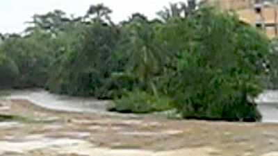 LANNA น้ำท่วมสะพานยาวศรีทวี (๓ พ.ย. ๒๕๕๓) LANNA: Flooding Sritawee Long Bridge (Nov 3, 2010)